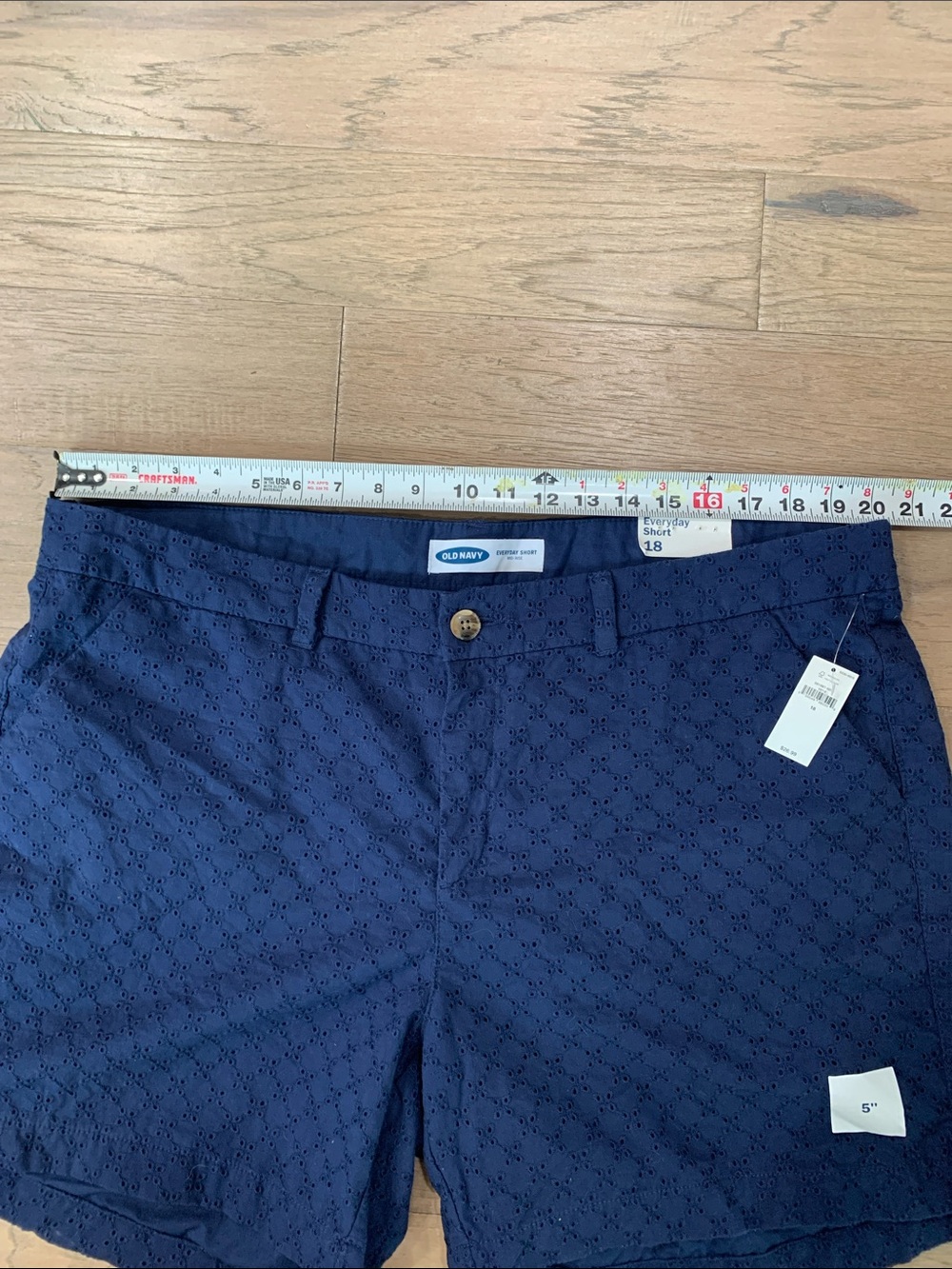 NWT Old Navy Navy Eyelet Cotton Blend Shorts Everyday Short Mid-Rise Size 18 - Picture 7 of 9